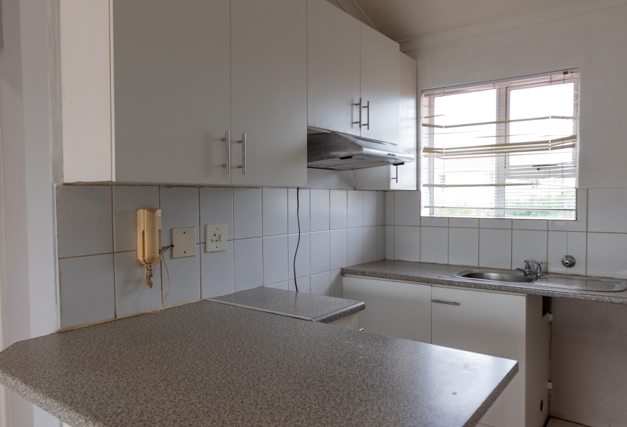1 Bedroom Property for Sale in Oakglen Western Cape
